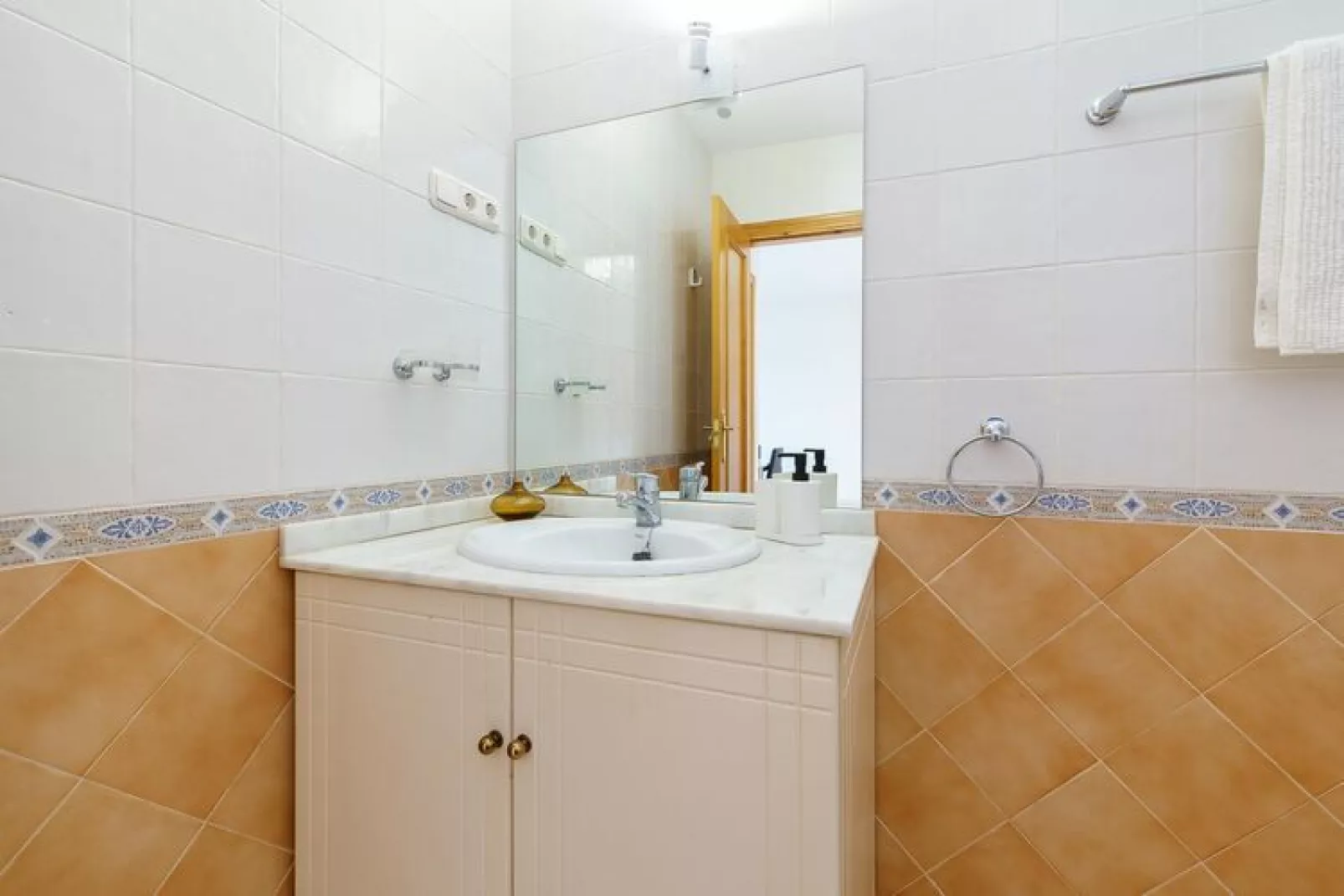 La Cala Boulevard Apartment 1 - CT 138-Badkamer