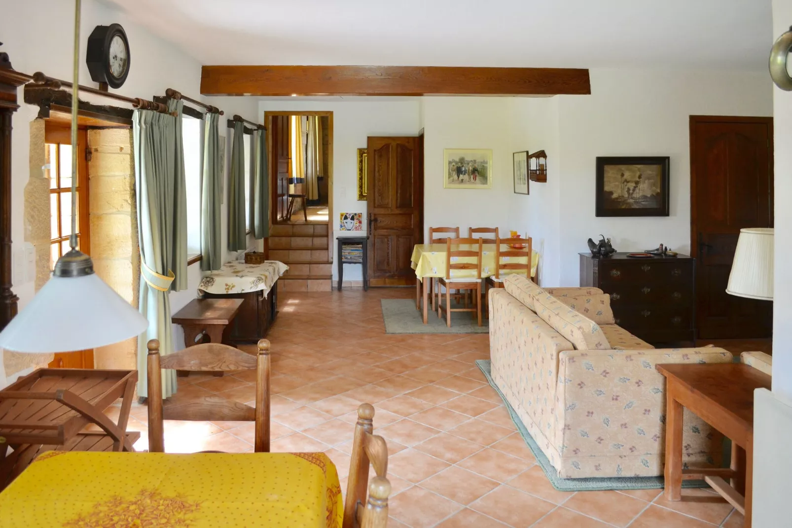 Maison Tamniès-Woonkamer
