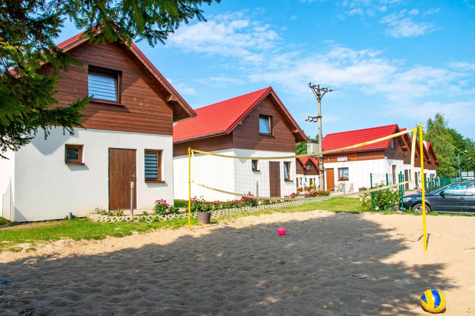 Domek LUX Jarosławiec-Tuinen zomer