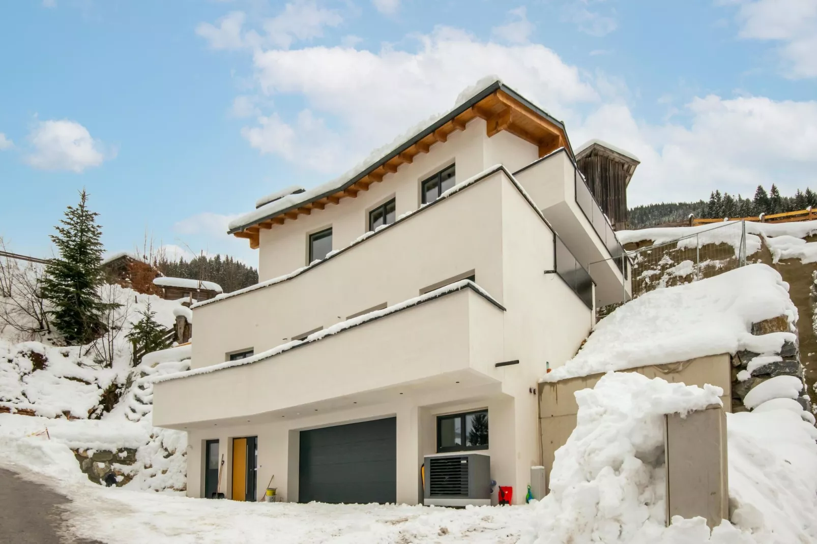 Apartment mit wunderschönem Bergblick und Balkon-Exterieur winter