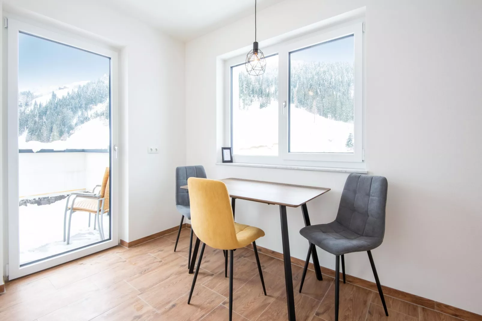 Apartment mit wunderschönem Bergblick und Balkon-Eetkamer