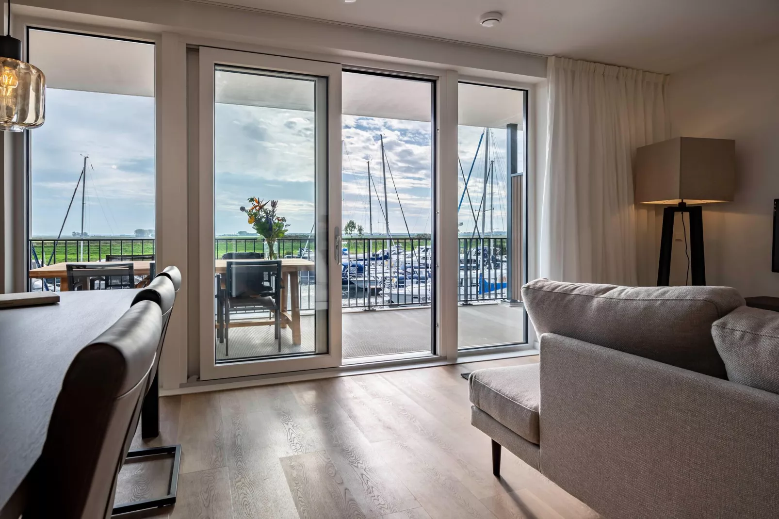 Harbour Loft 1i Résidence Marina havenzicht-Woonkamer