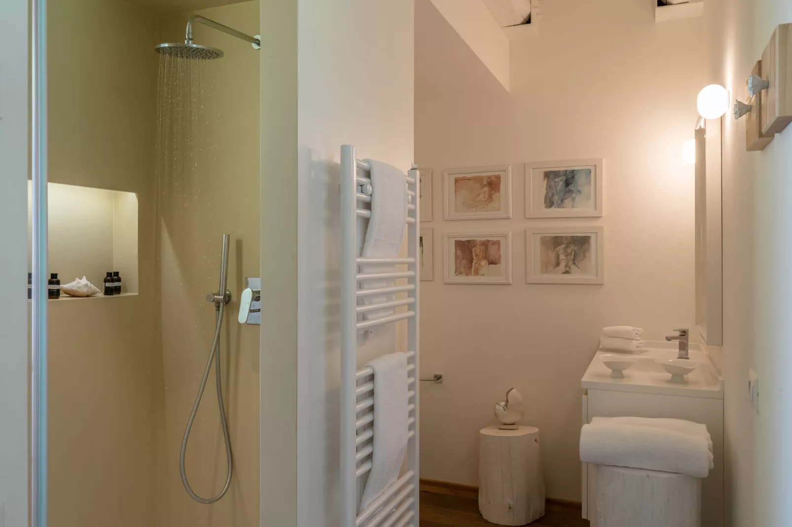 Villa Eleganza-Badkamer