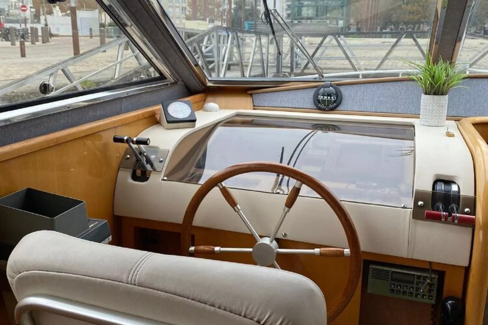 Yacht aquamarina