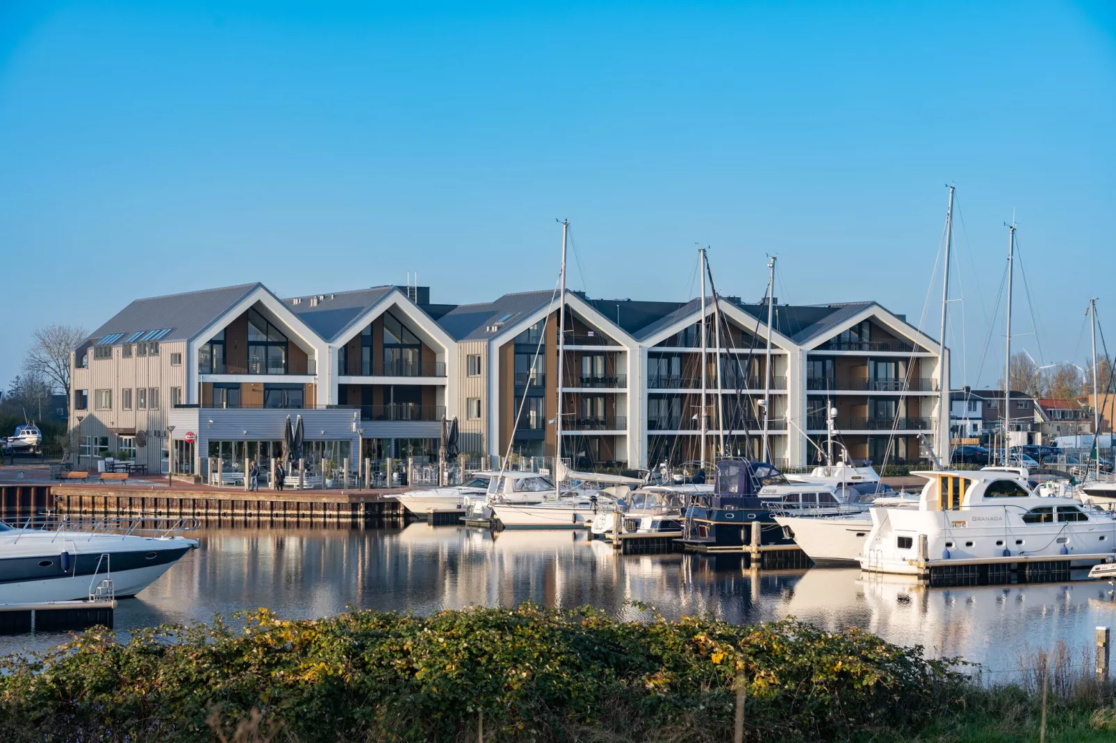 Harbour Loft 1i Résidence Marina havenzicht-Buitenkant zomer