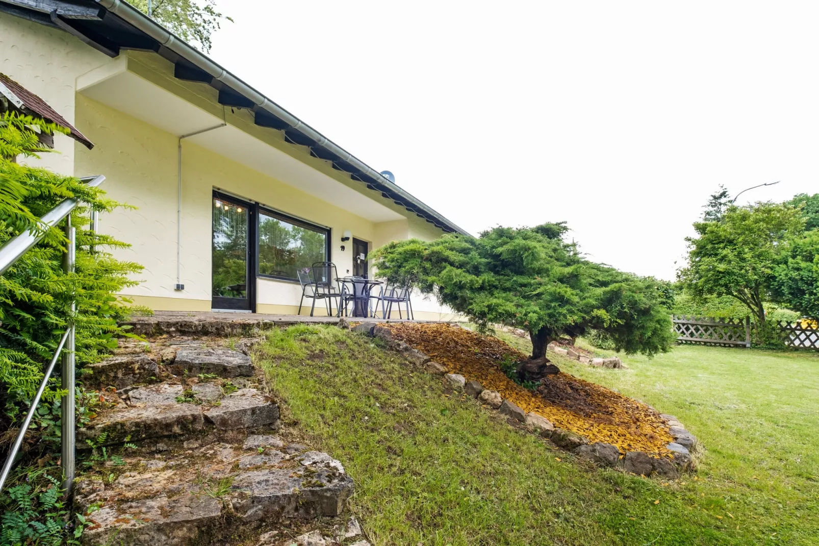 Eifel-Ferienhaus Rita Romag-Tuinen zomer