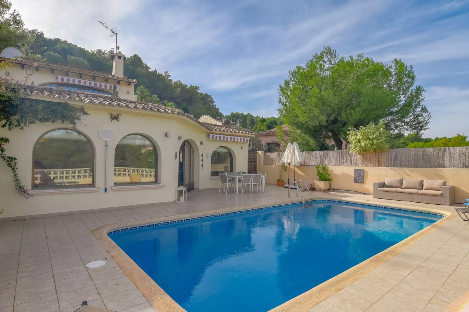 Villa Las Viñas	-Buitenkant zomer