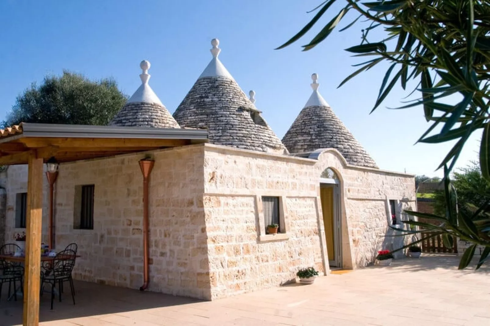 Trullo Filippo Ostuni-Buitenkant zomer