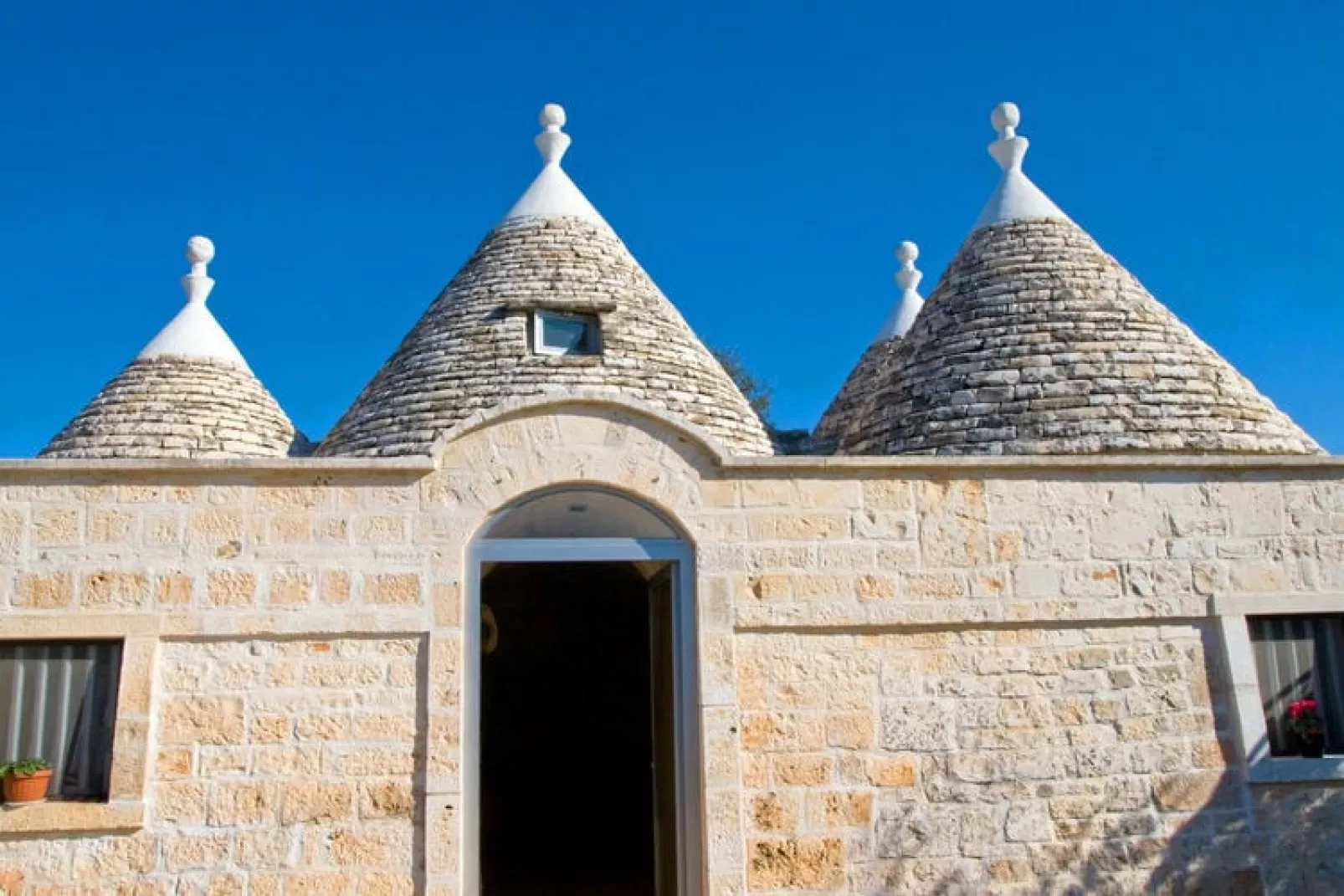 Trullo Filippo Ostuni-Buitenkant zomer