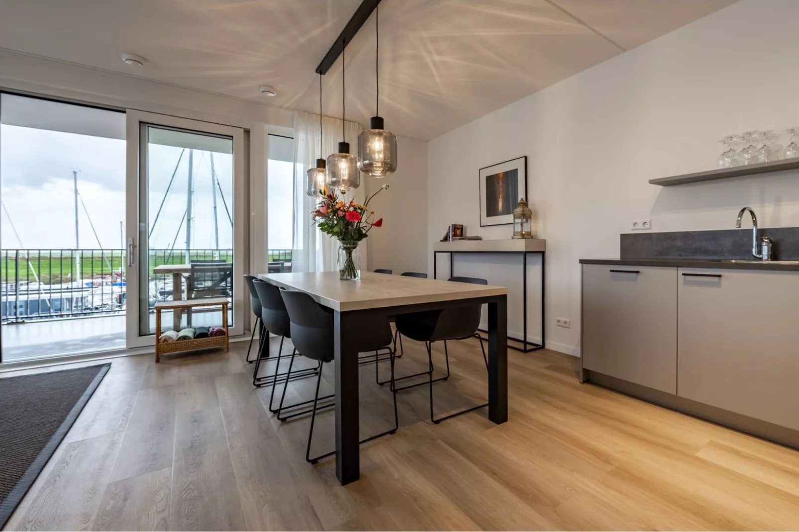 Harbour Loft 1G -uitzicht jachthaven-Woonkamer