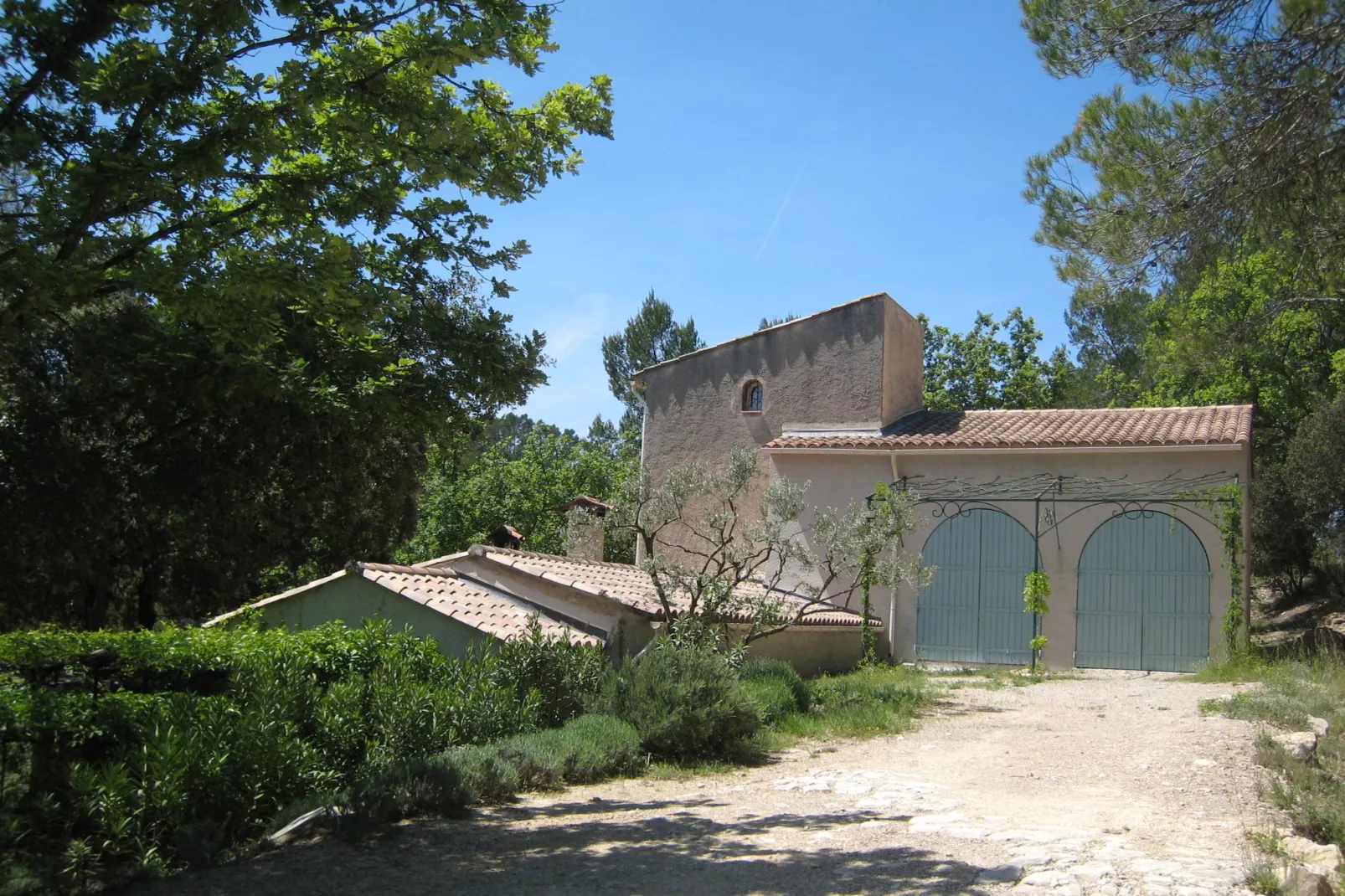 Bergerie Caseneuve-Buitenkant zomer