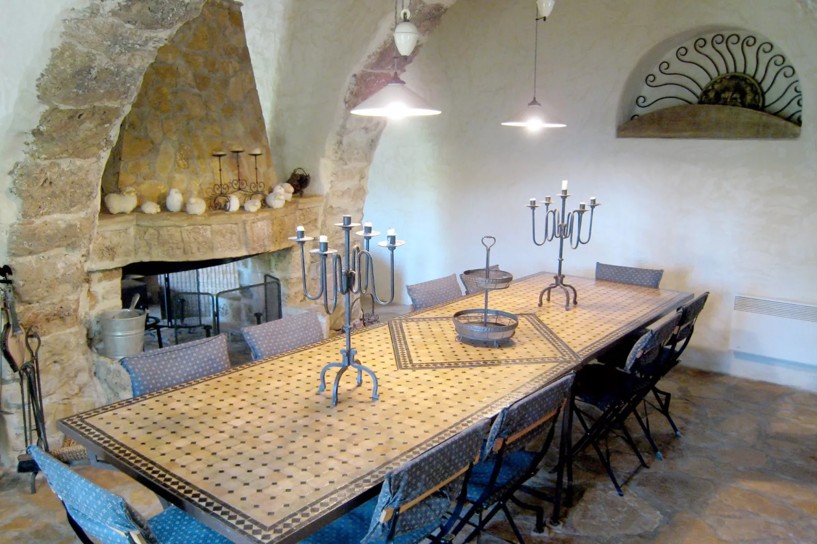 Bergerie Caseneuve-Eetkamer