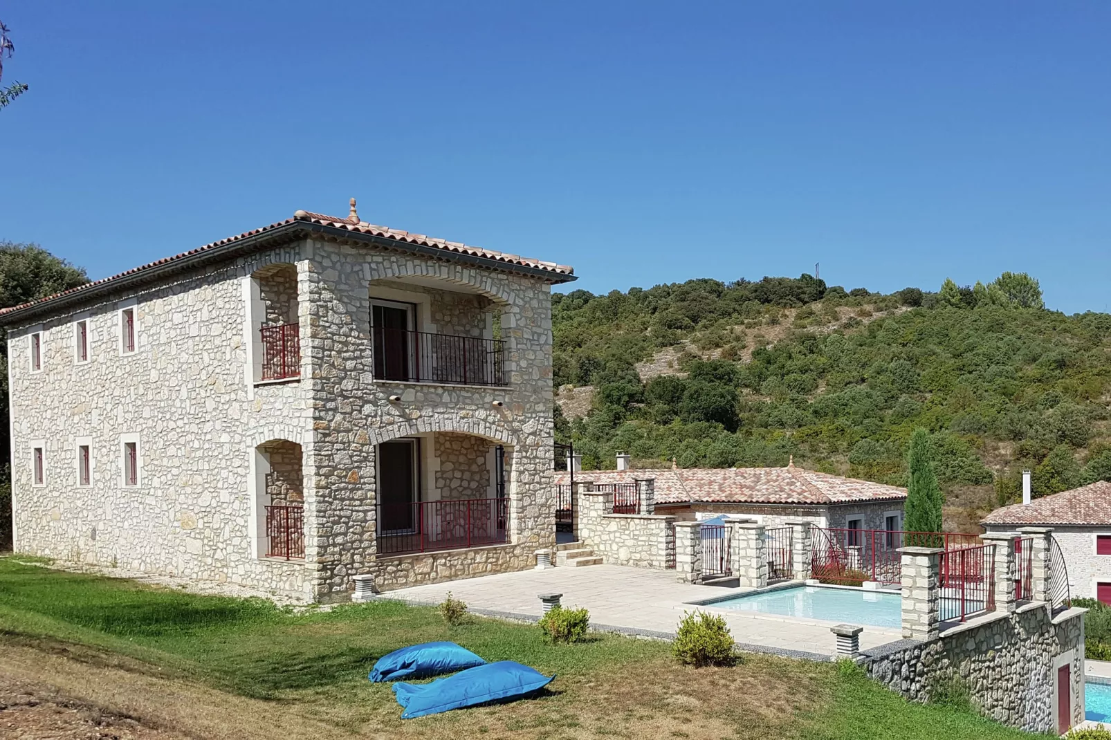 Villa des 4 vents C - Buitenkant zomer