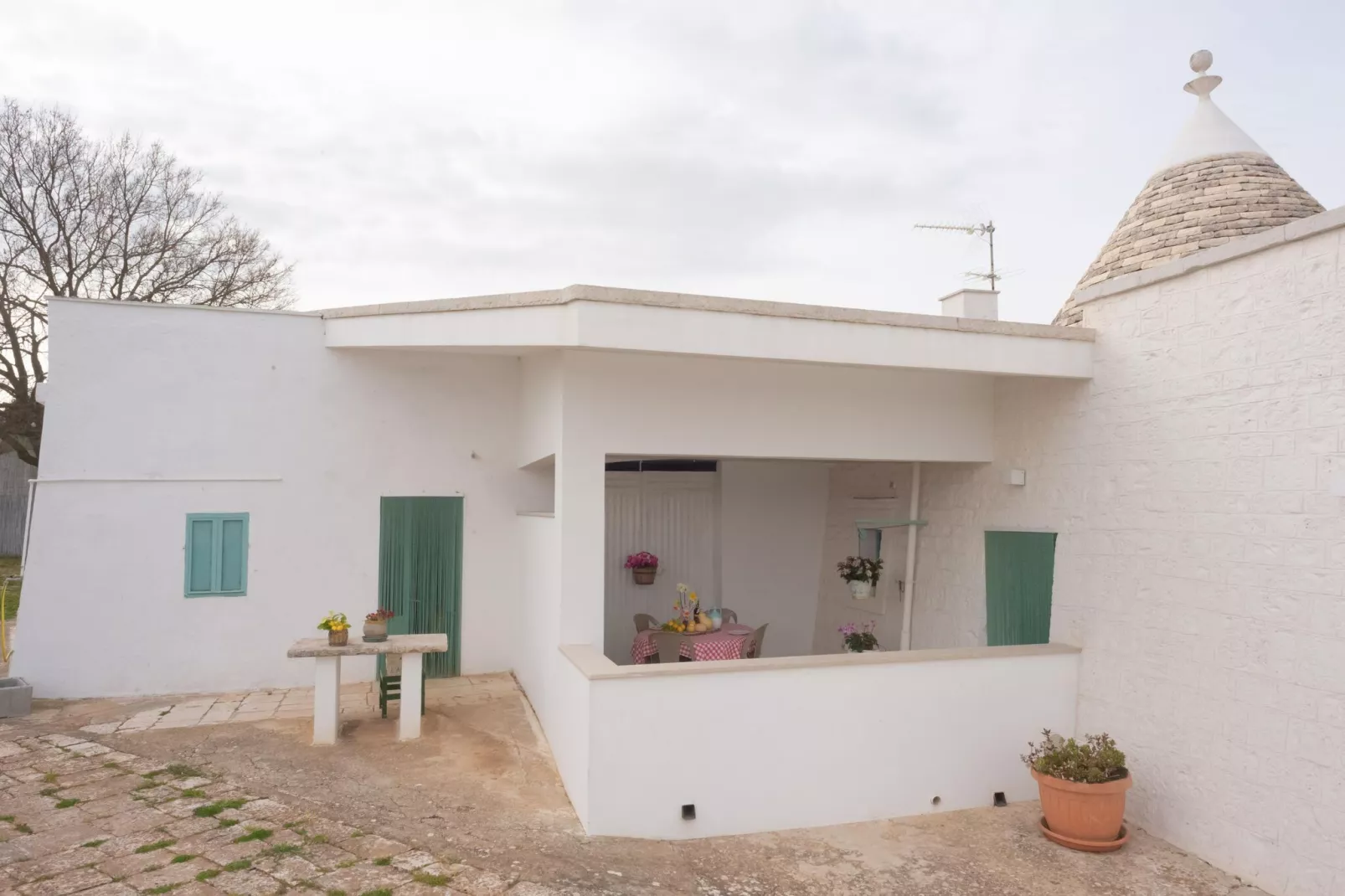 Trulli di Mina - Lamia Fresia Locorotondo-Buitenkant zomer