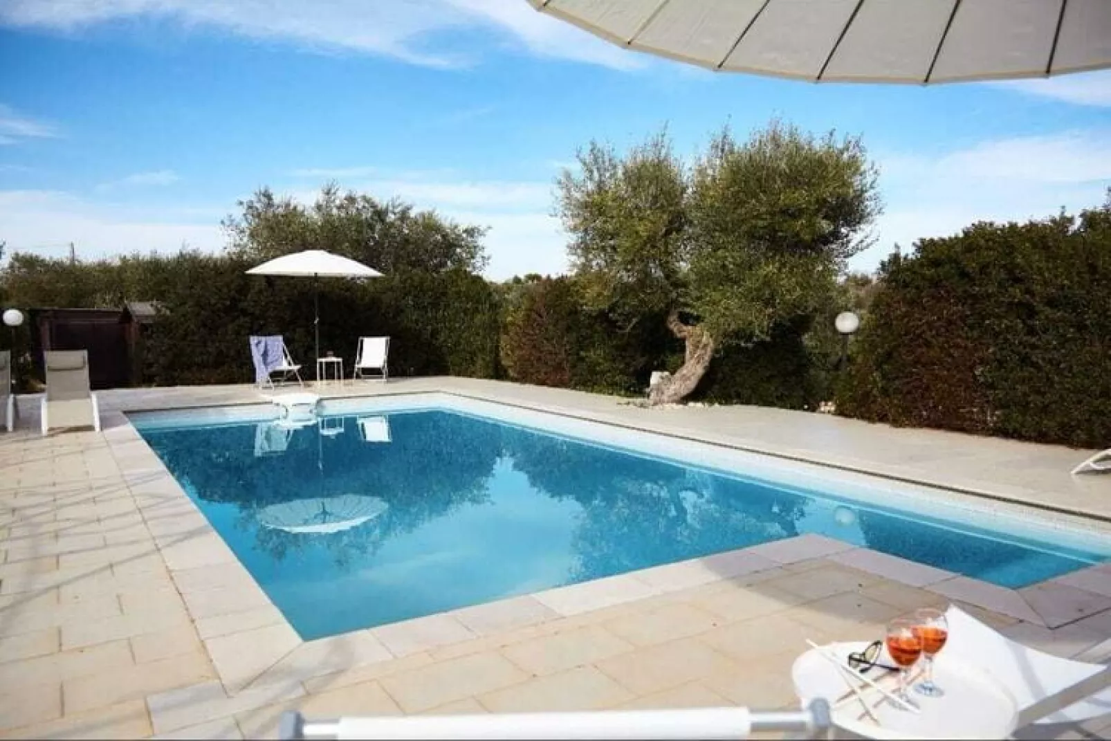 Trulli Azzalema Cisternino-Zwembad