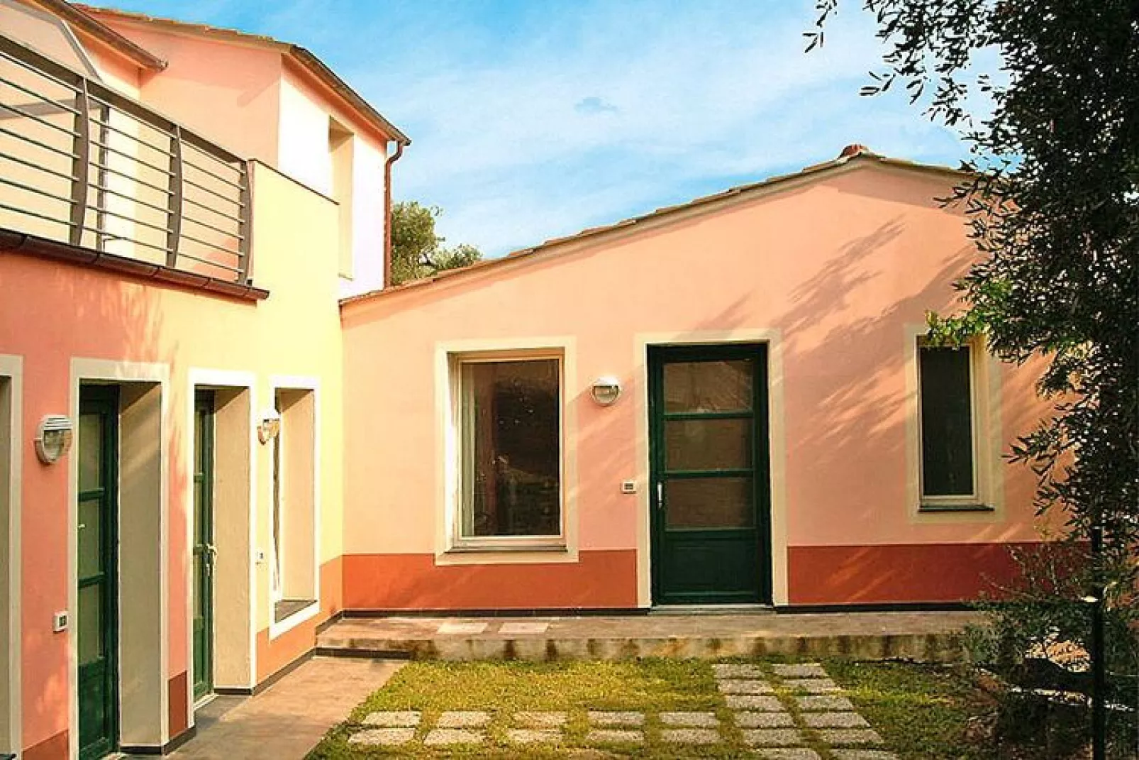 Apartments Borgo Verde, Imperia-B5 superior-Buitenkant zomer
