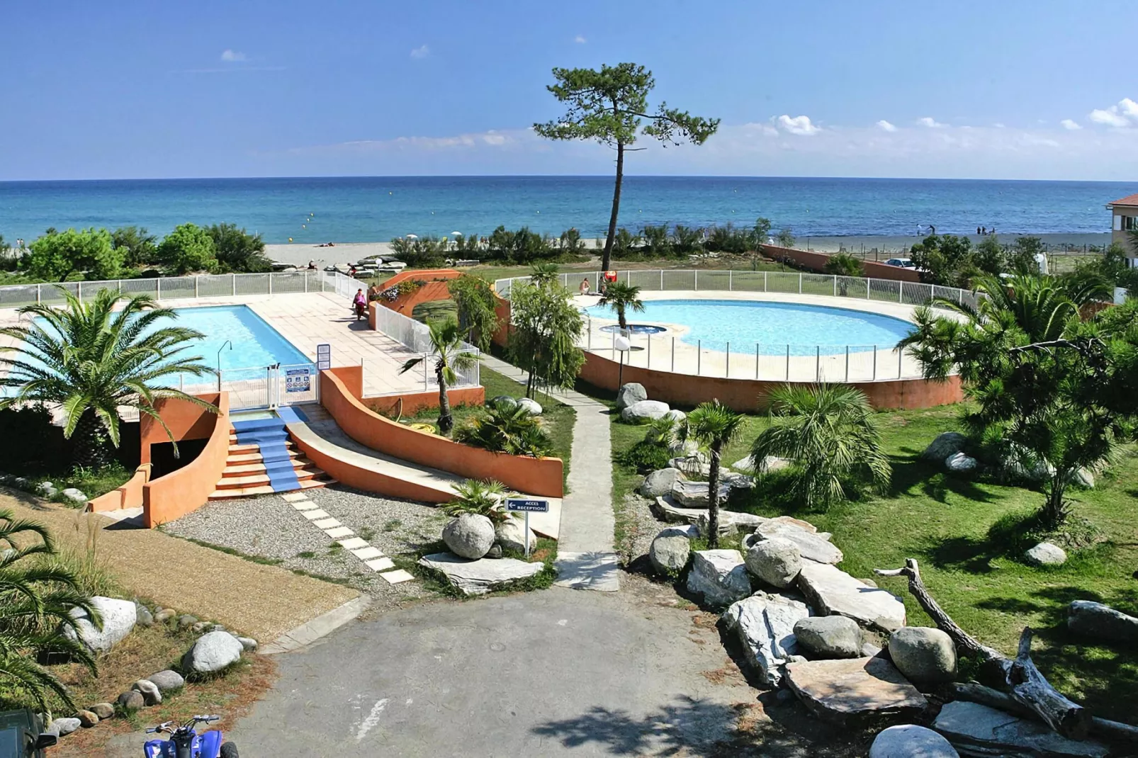 Residence Cala Bianca - Borgo-Plage // Studio Cab 24m2-Uitzicht zomer