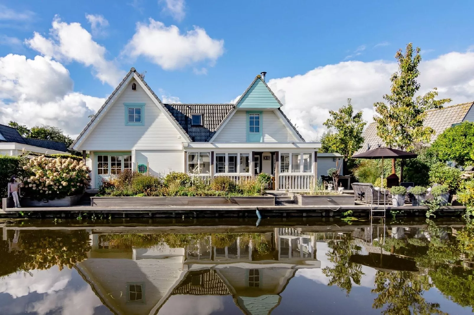 Groepswoning 2-11 personen aan het Zuidlaardermeer in Groningen met sloep optie