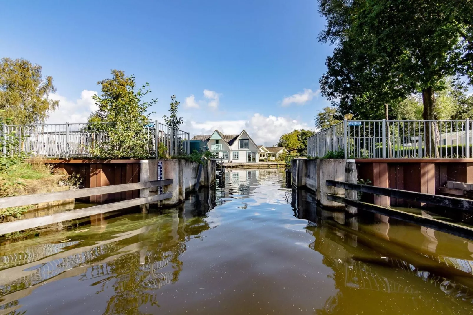 Groepswoning 2-11 personen aan het Zuidlaardermeer in Groningen met sloep optie-Gebieden zomer 1km