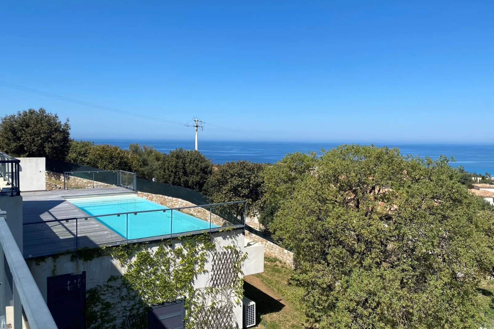 Belle villa avec piscine et vue mer-Uitzicht zomer