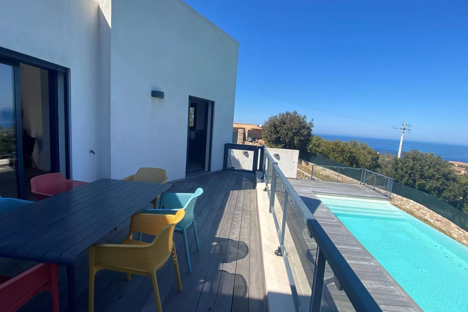 Belle villa avec piscine et vue mer-Buitenkant zomer