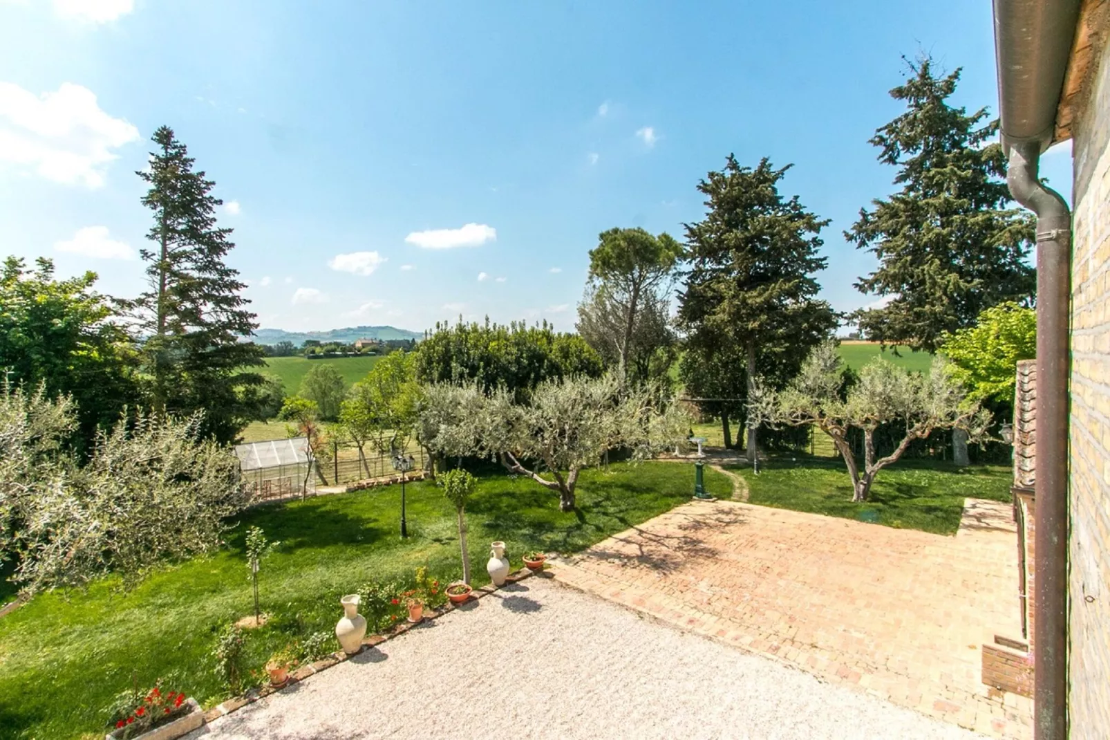 Villa Due Pini Cavallino-Tuinen zomer