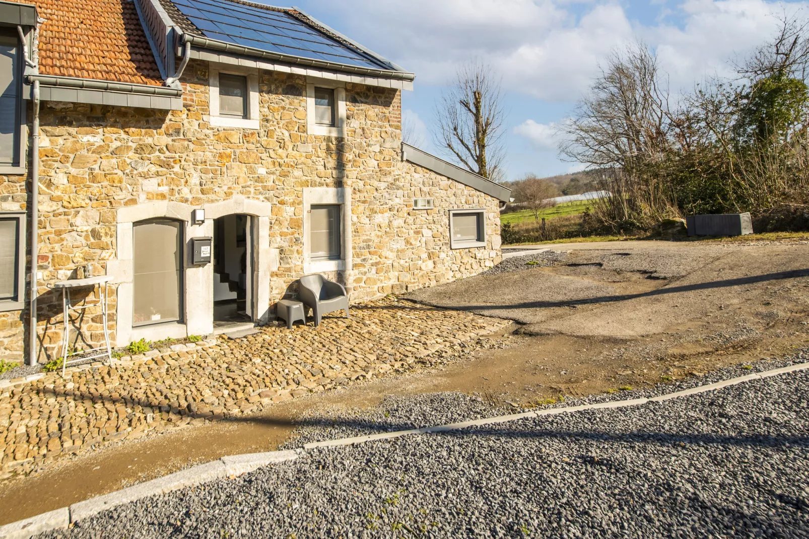 Charmante habitation située à la Reid avec Jacuzzi-Buitenkant zomer