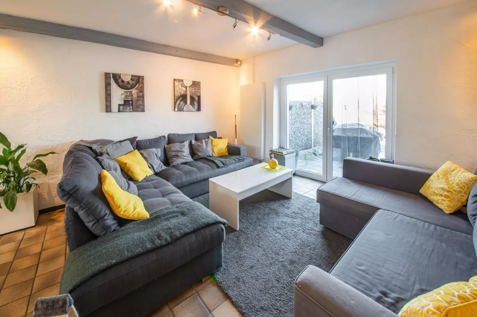 Charmante habitation située à la Reid avec Jacuzzi-Woonkamer