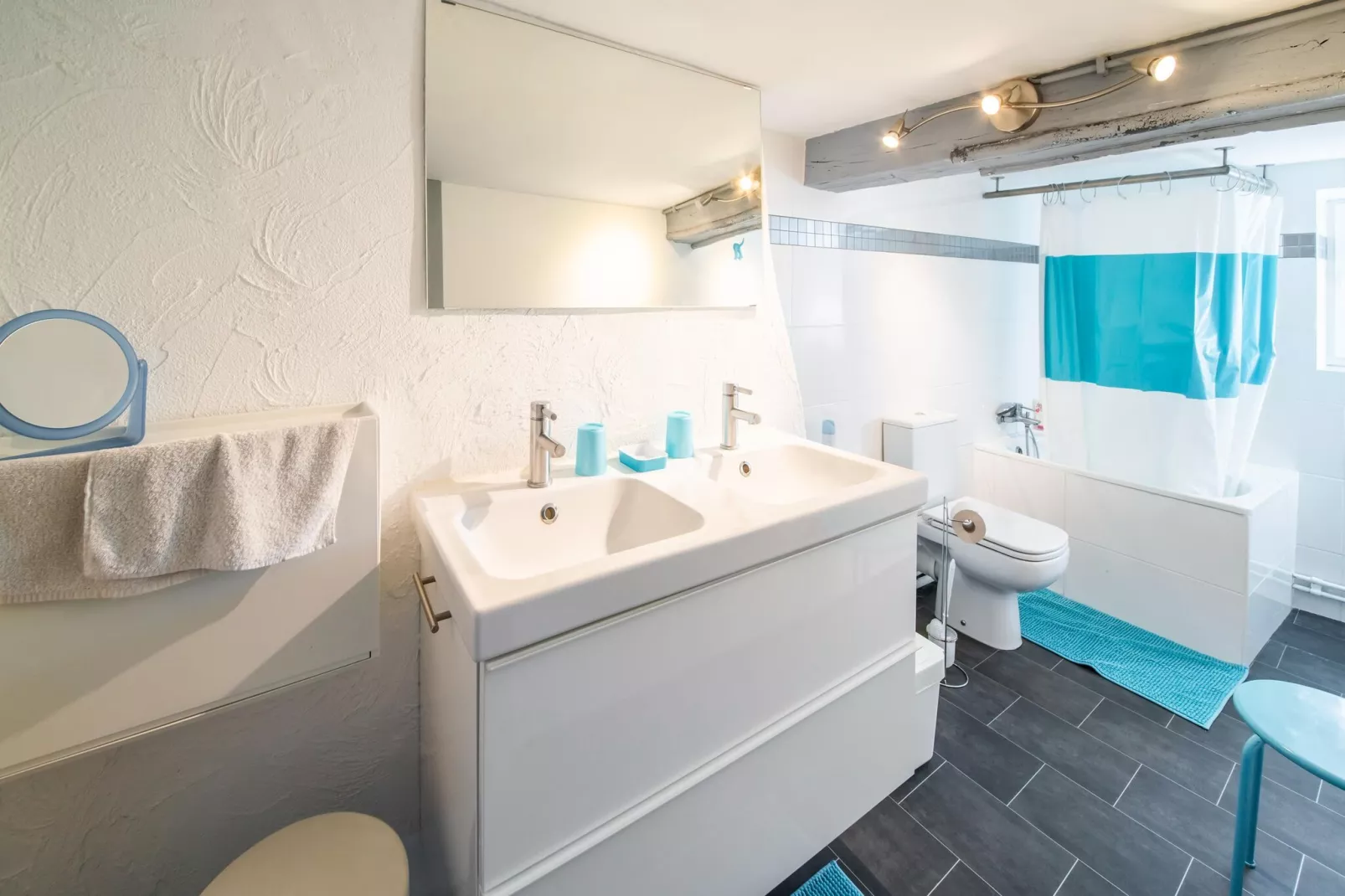 Charmante habitation située à la Reid avec Jacuzzi-Badkamer