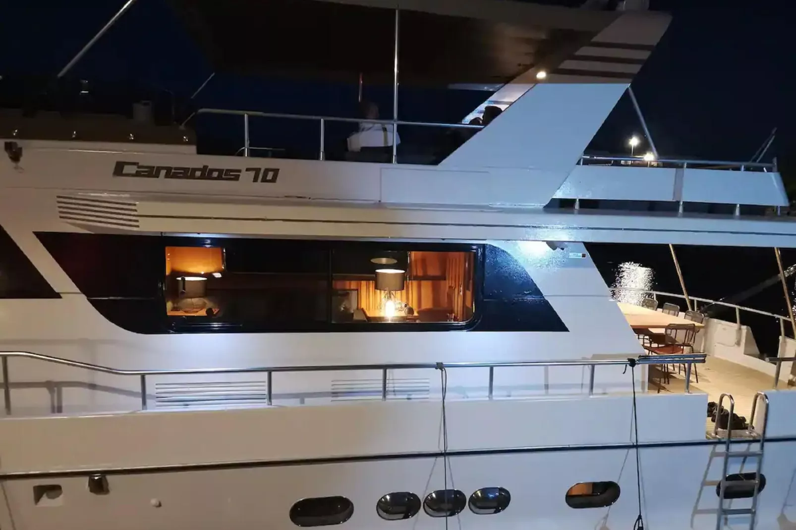 Yacht aquamarina