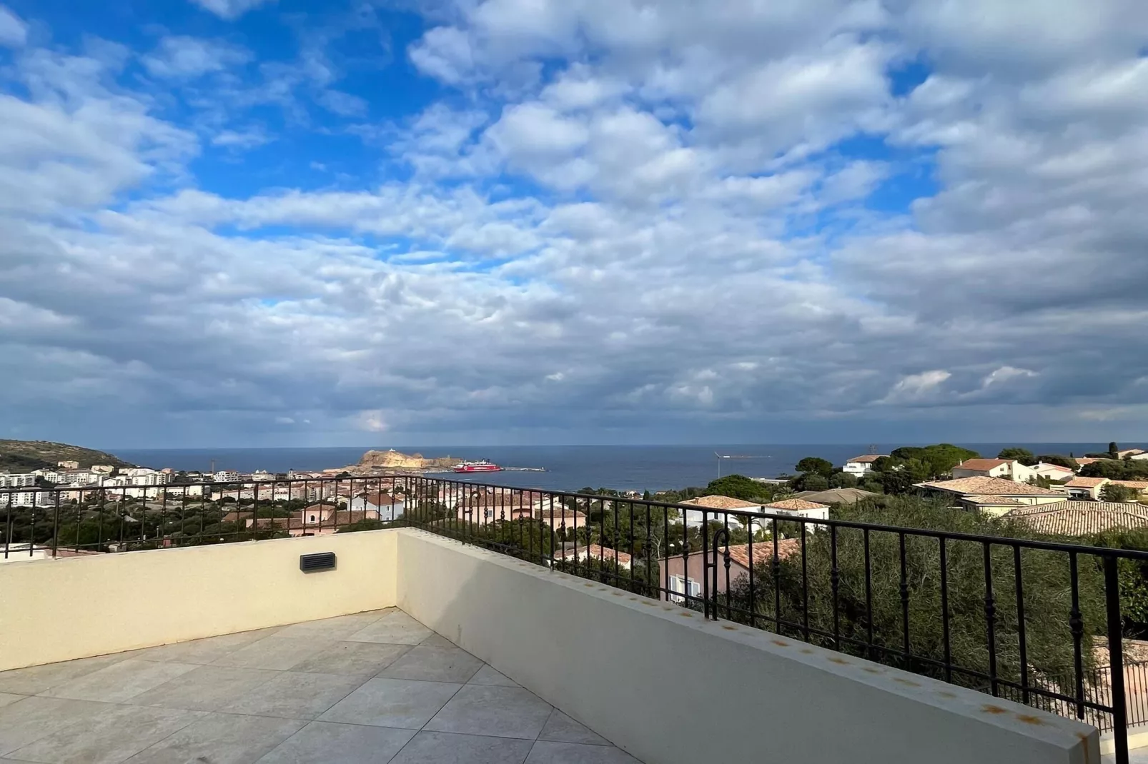 Superbe villa 8 personnes avec piscine et vue mer-Terrasbalkon
