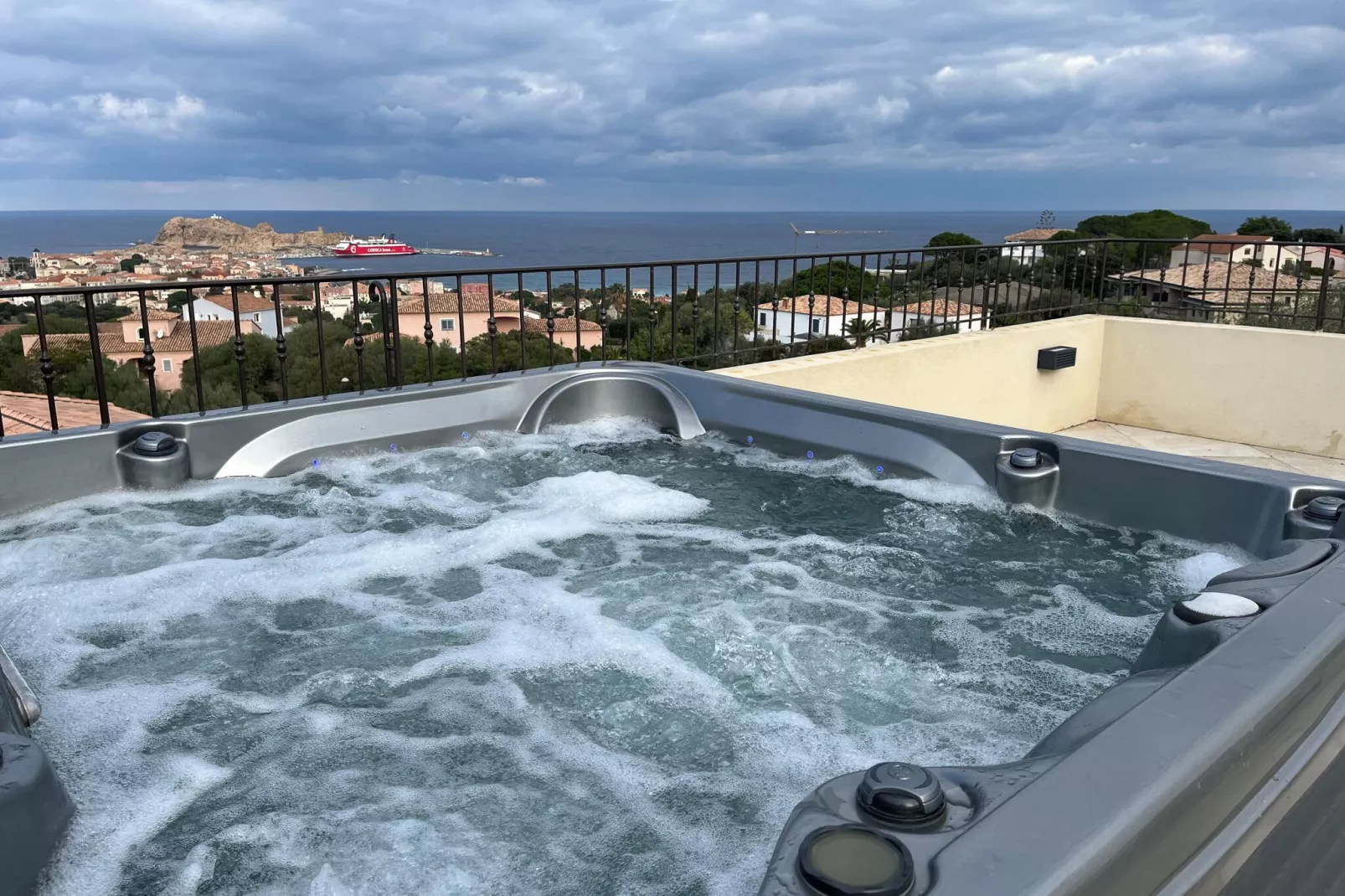 Superbe villa 8 personnes avec piscine et vue mer-Wellness