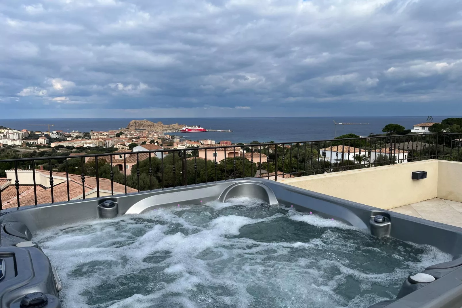 Superbe villa 8 personnes avec piscine et vue mer-Wellness