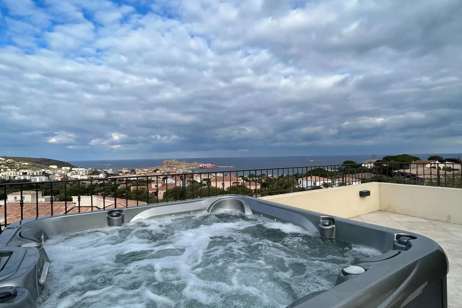 Superbe villa 8 personnes avec piscine et vue mer-Wellness