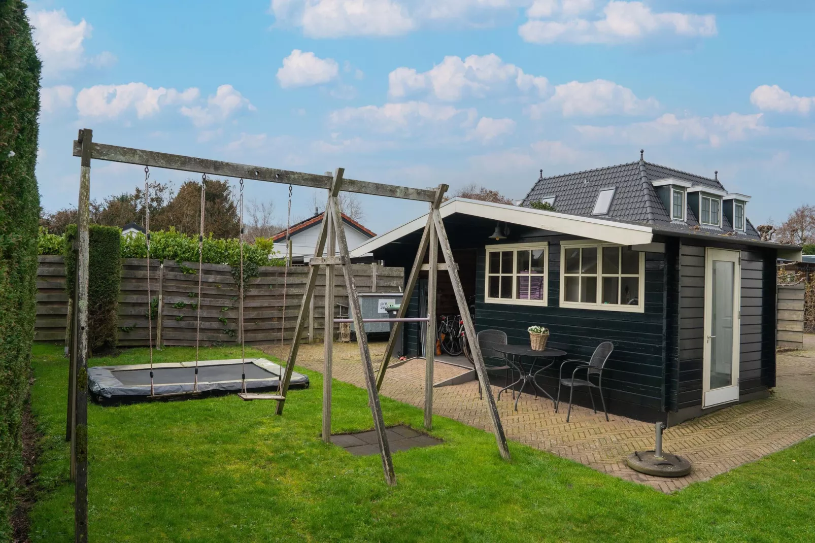 Naast het Bollenveld-Buitenkant zomer