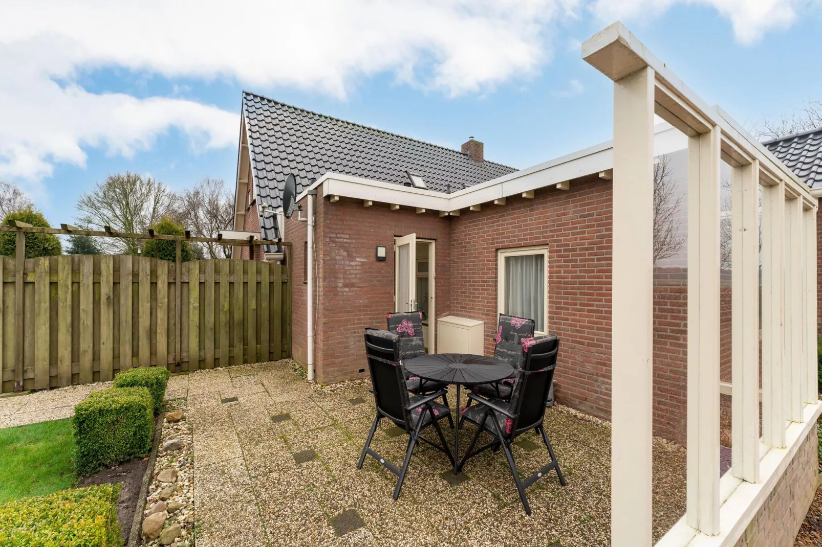 Vakantiewoning het Steegje-Buitenkant zomer