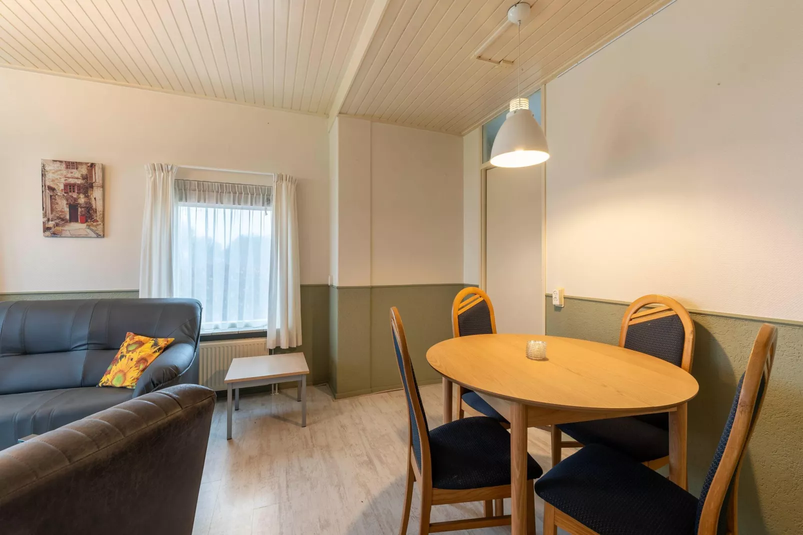 Vakantiewoning het Steegje-Eetkamer