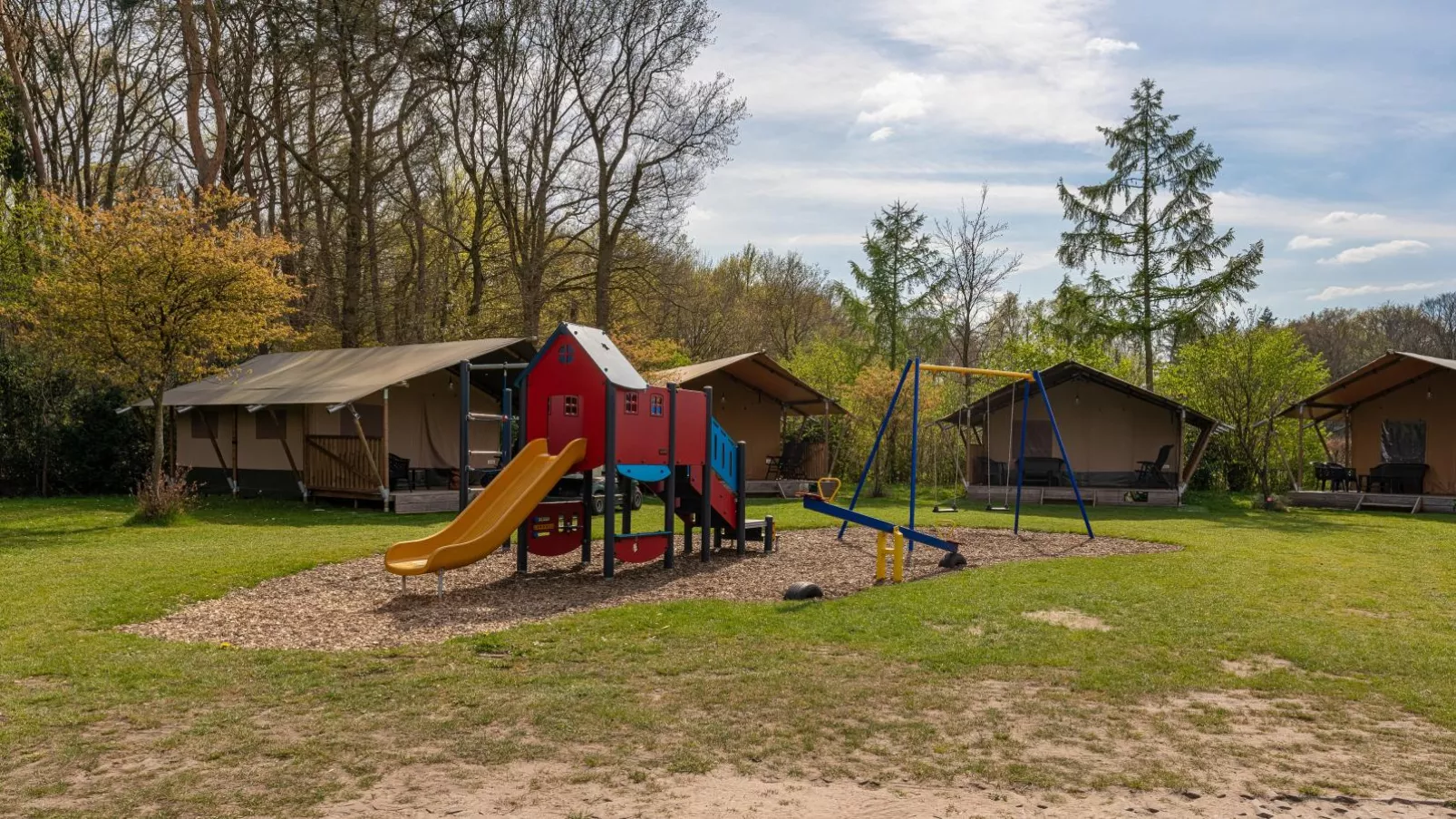 Tiny Zwarte Mees-Parkfaciliteiten