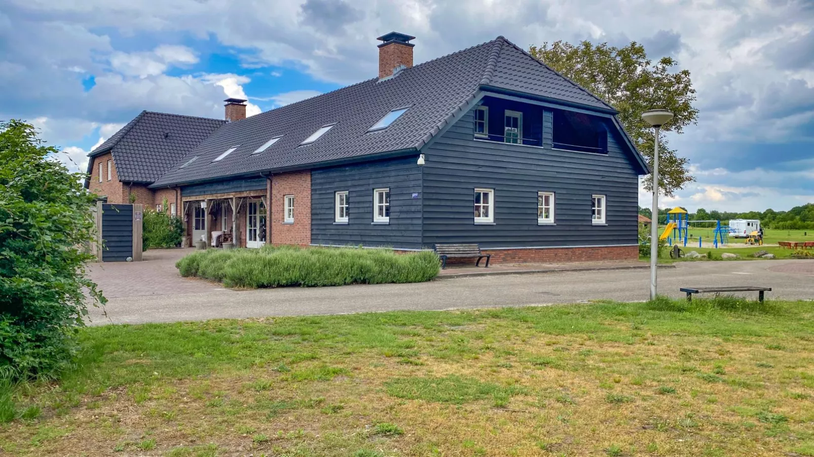 Lodge Slabroek-Buitenkant zomer