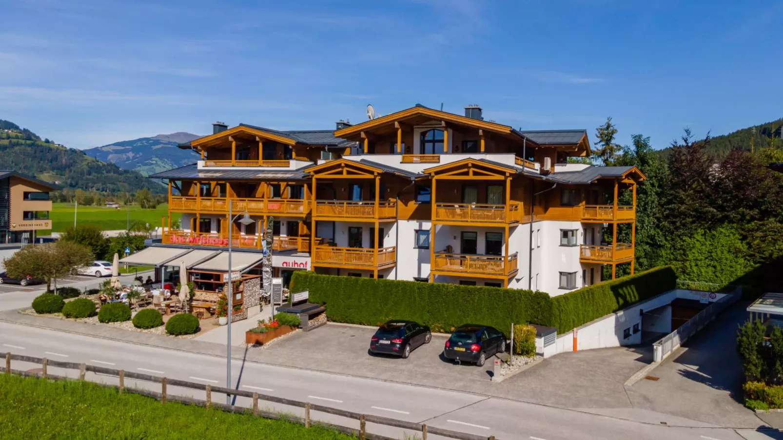 Style Apartment Kaprun - Top 9 - By Villa for You-Buitenkant zomer