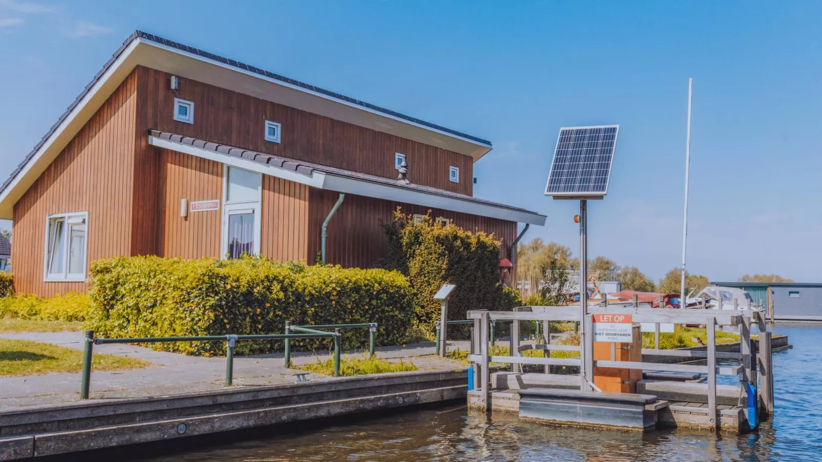 Het Kraaijennest Miva-Buitenkant zomer