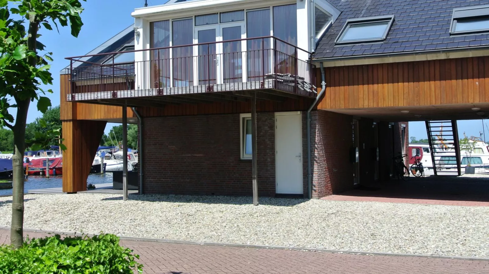 Penthouse-Buitenkant zomer