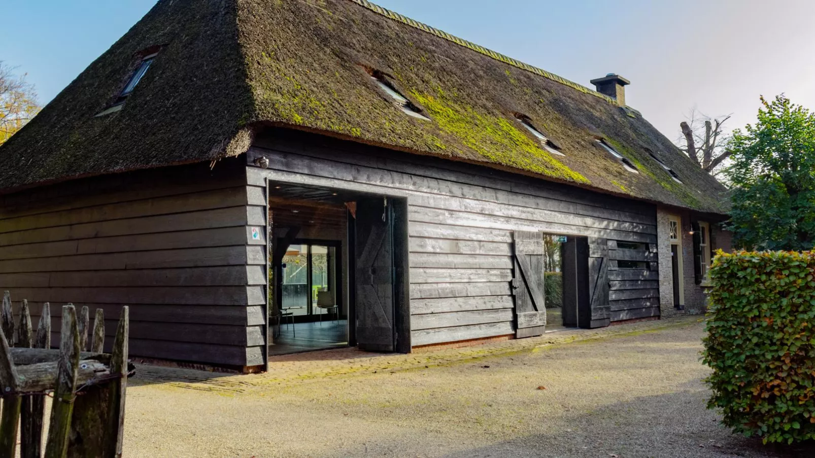 De Jager en de gelagkamers-Buitenkant zomer