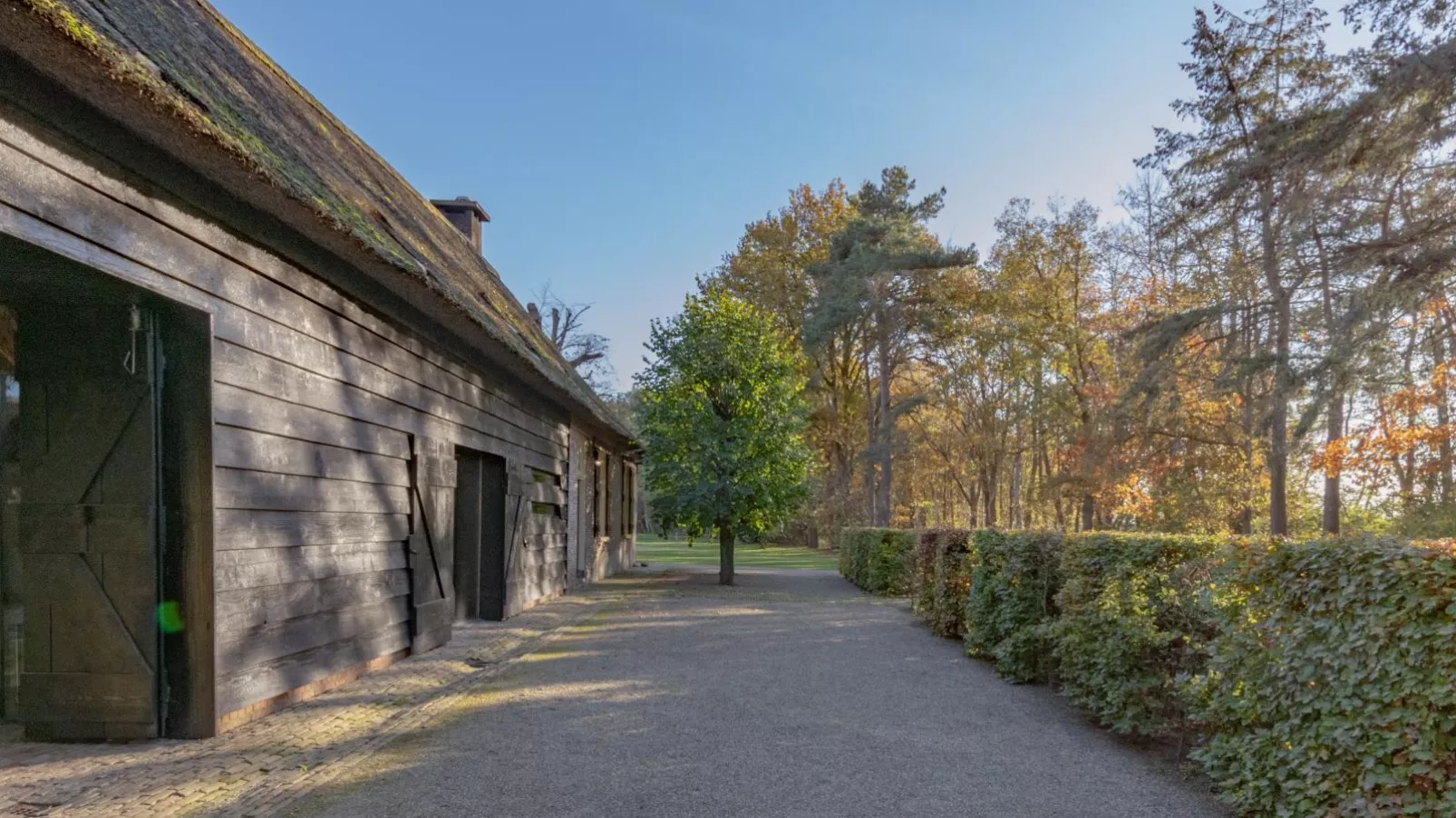 De Jager en de gelagkamers-Buitenkant zomer