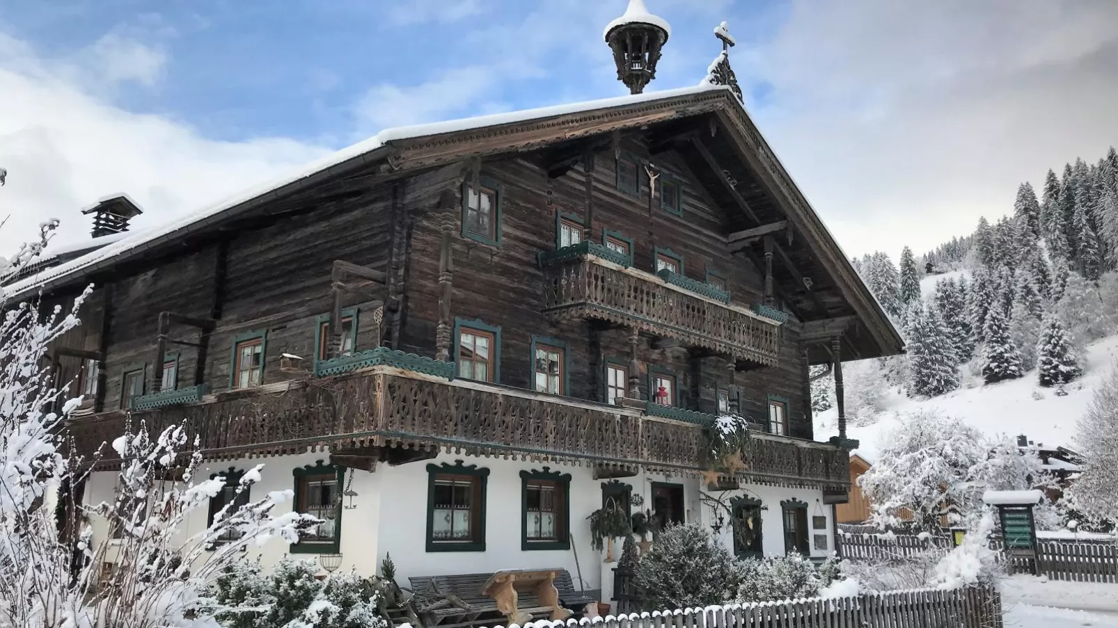 Hauserbauer-Exterieur winter