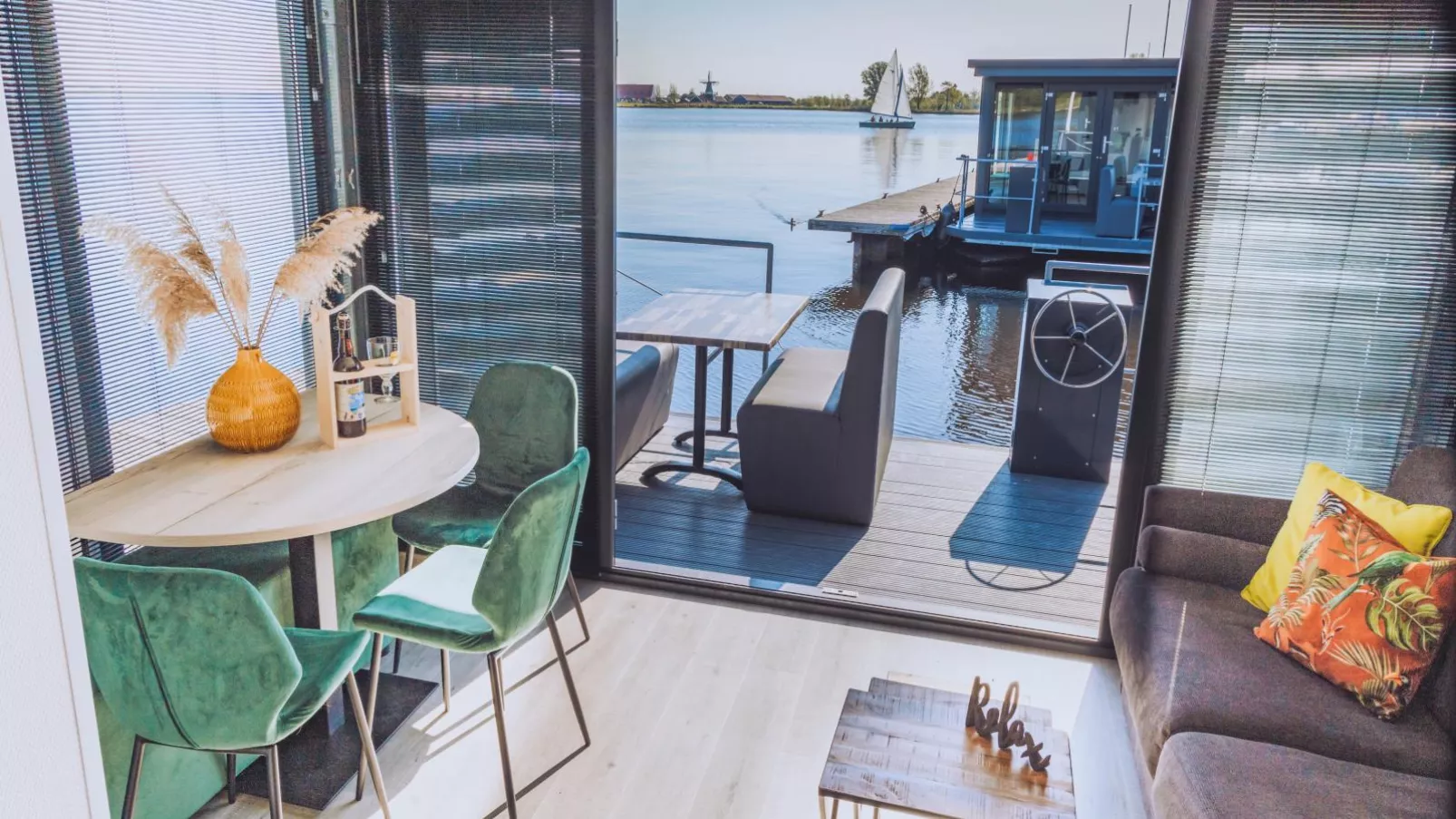 Tiny houseboat Parel IV - airco-Woonkamer