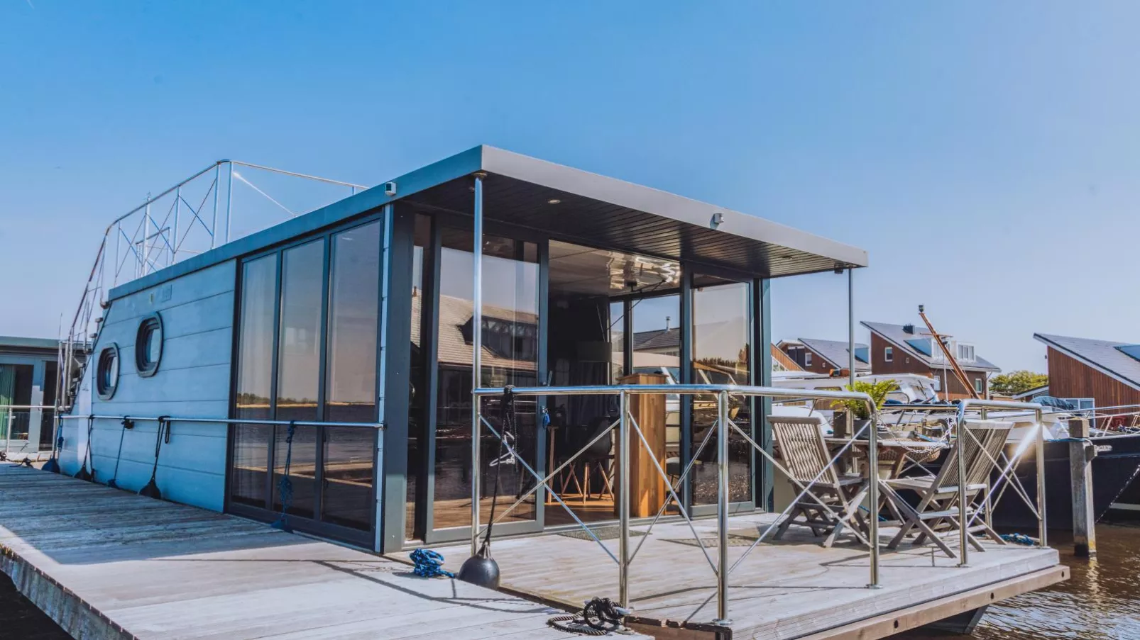 Tiny Houseboat De Woudaap - I-Buitenkant zomer