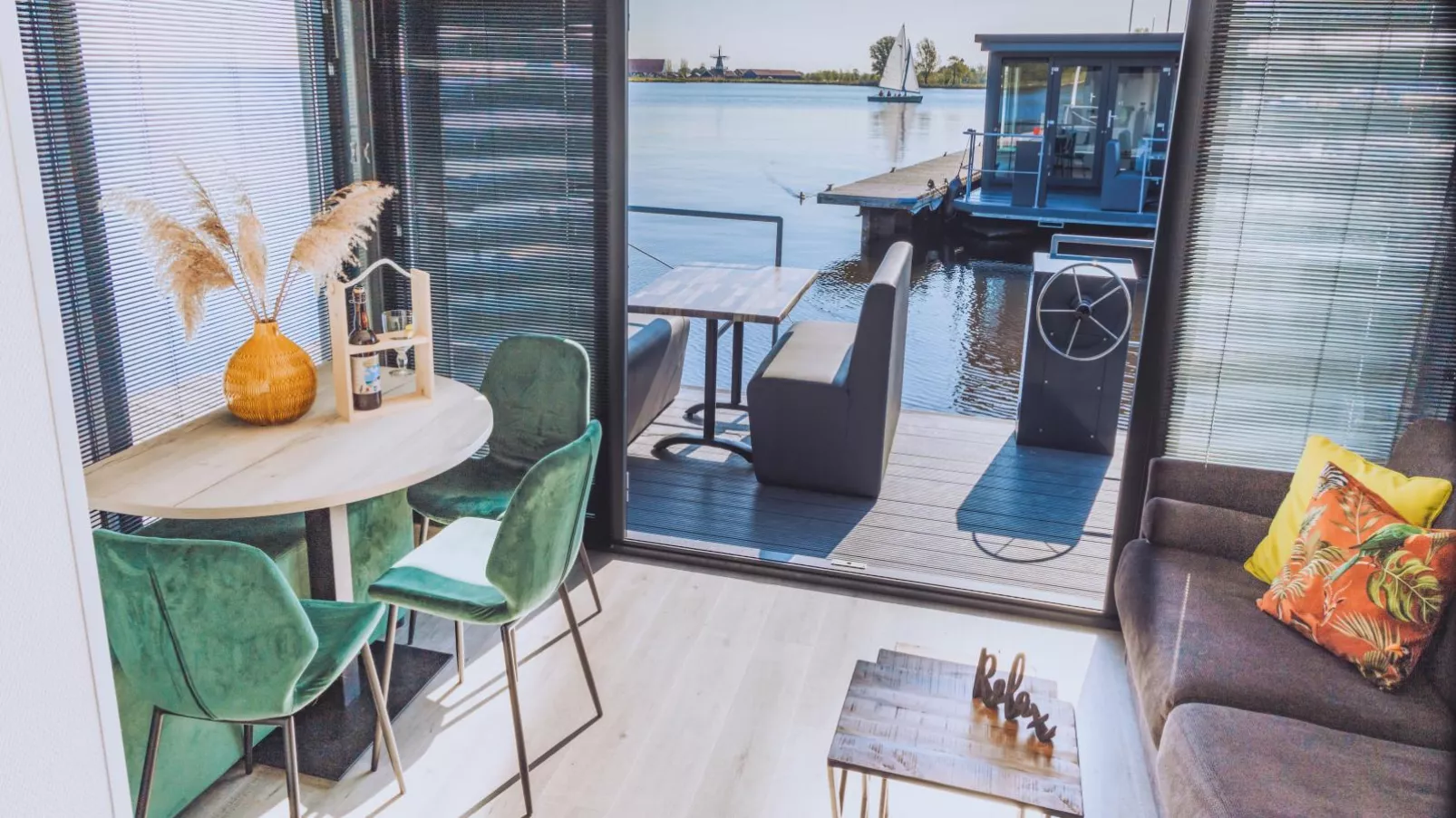 Tiny houseboat Parel II - airco-Woonkamer