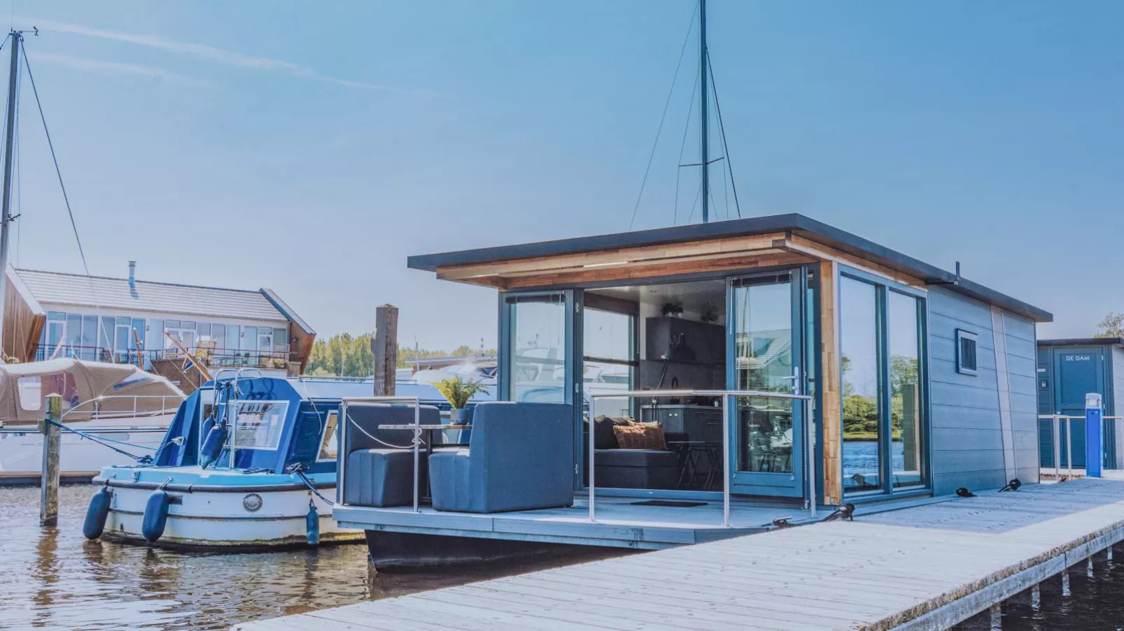 Tiny houseboat Parel III - airco-Buitenkant zomer