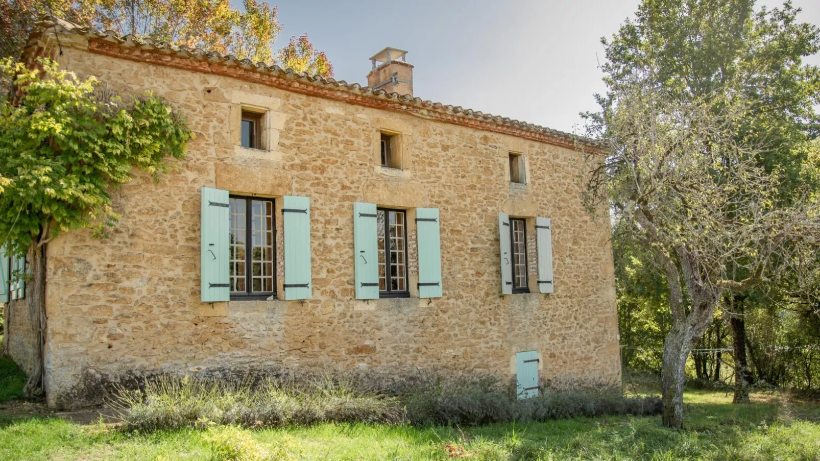 Maison Sauveterre-la-Lémance-Buitenkant zomer